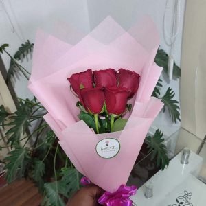 5 red Roses bouquet